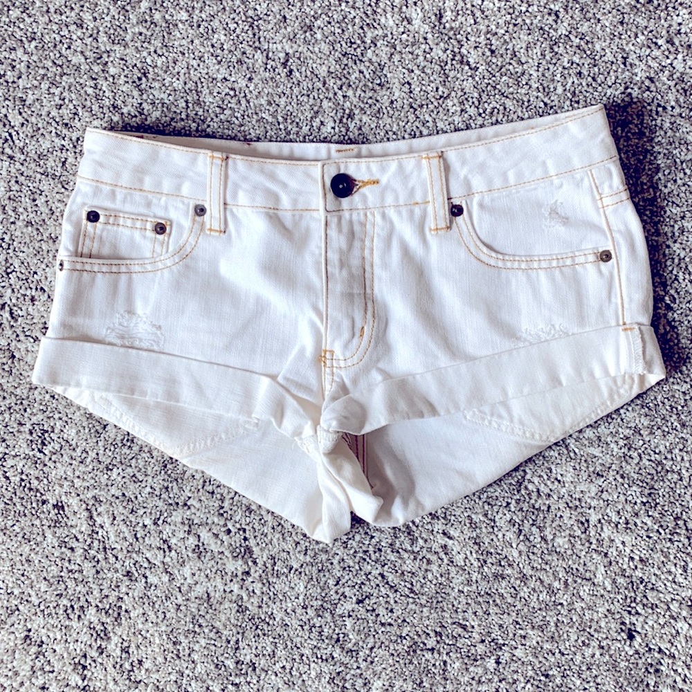 Billabong white jean shorts, size 26